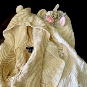 Bundle baby gap (2 sweaters) unicorn and bear.  Adorable 3-6 months.